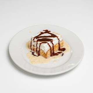 Tres Leches Cake / Pastel de Tres Leches